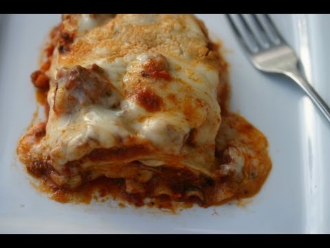 how-to-make-lasagna-with-beef,-wine,-caramelized-onions,-mushrooms-and-fresh-herbs.-tastes-amazing.