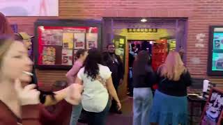 NASHVILLE TN LIVE BROADWAY STREET / PEOPLE WATCHING / BANDS WATCHING / BARS/ HANG OUT /VLOG TOUR