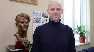 Шантырь Антон Игоревич почтил память Олимпийского чемпиона Тюкалова Юрия Сергеевича