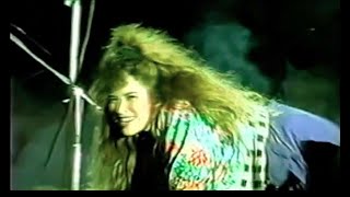 Gloria Trevi  -  &#39;A Gatas&#39; en vivo desde el &quot;Festival de la Cerveza Cusqueña&quot; (1994)