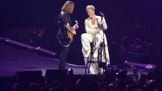 Pink : Time After Time [Cover's Cindy Lauper] (Live in PARIS 2019)