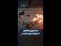 محتجون يغلقون الطريق السريع بطرابلس محتجون يغلقون الطريق السريع بطرابلس