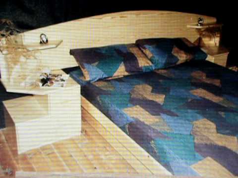 וִידֵאוֹ: מתלה לחדר השינה (35 תמונות): מתלה ארון מעץ, איך לסדר אפשרות פינתית, מוצרי עץ מלא