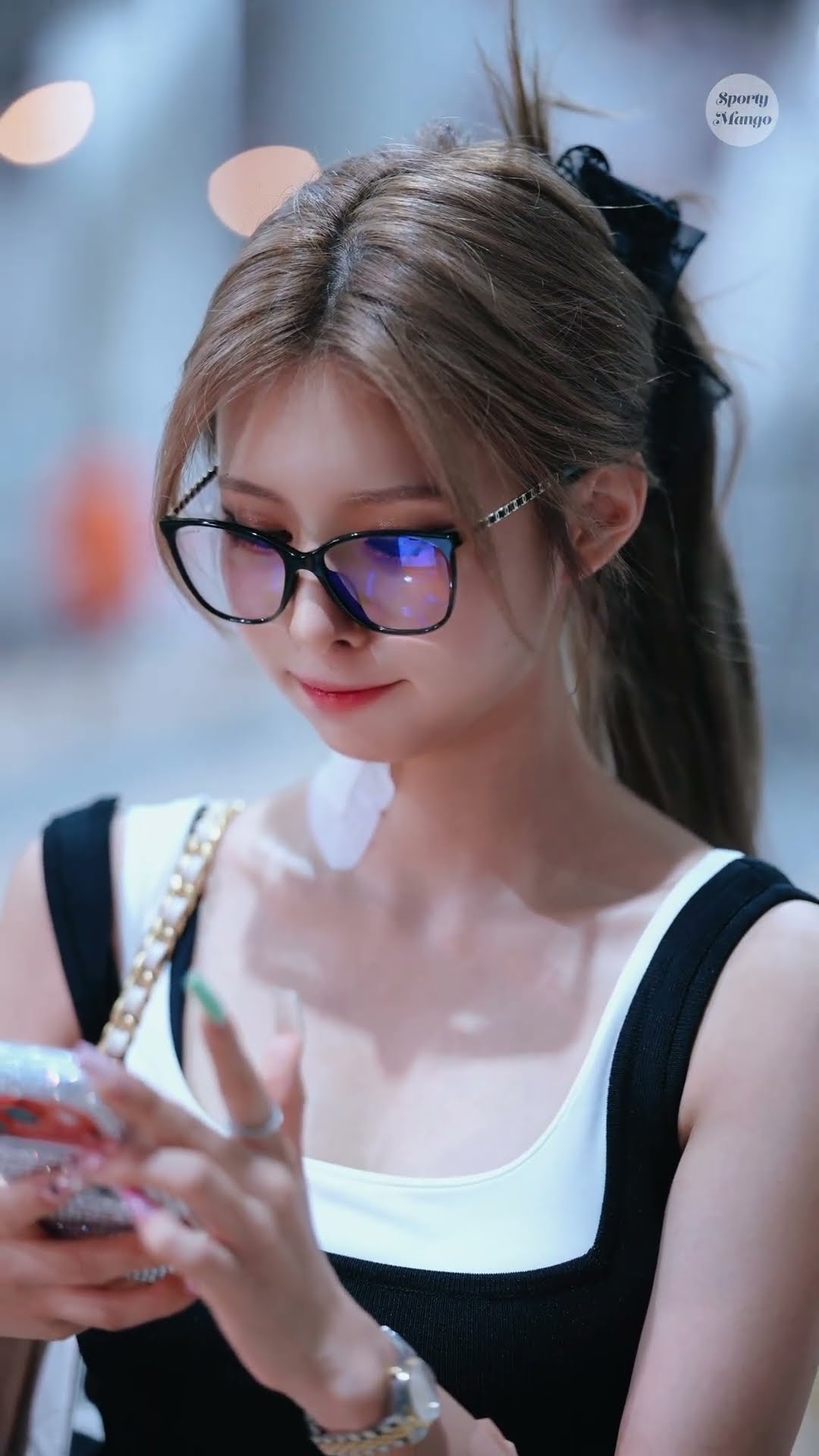 Cheerleader Jeon Eun-bi's smile makes me smile
