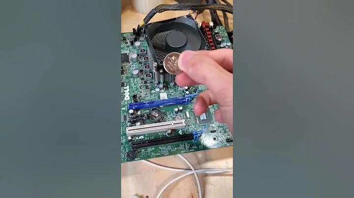 removing a CMOS battery from a running PC #shorts