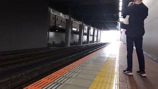 JR九州博多駅でキハ72系特急ゆふいんの森号の入線シーン(2023年11月4日土曜日)携帯電話で撮影
