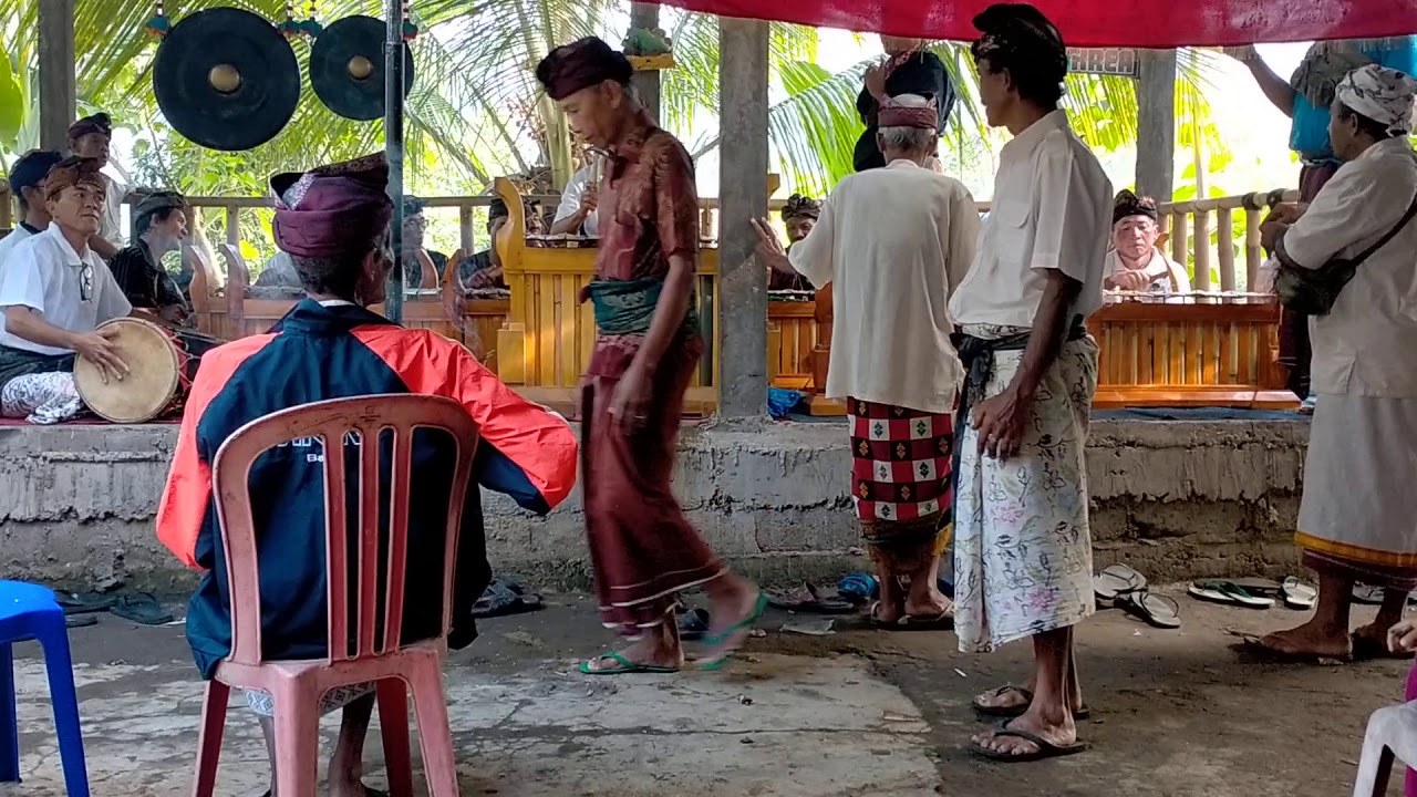 Gong besi jro kanten pengecek nding Desa kayu putih dusun irderan.