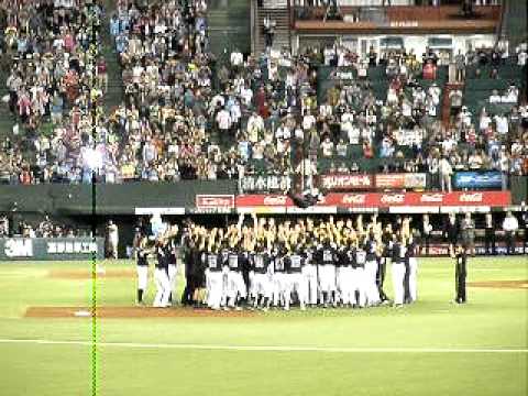 2011/10/01 福岡ソフトバンクホークス 孫さん胴上げ @西武ドーム