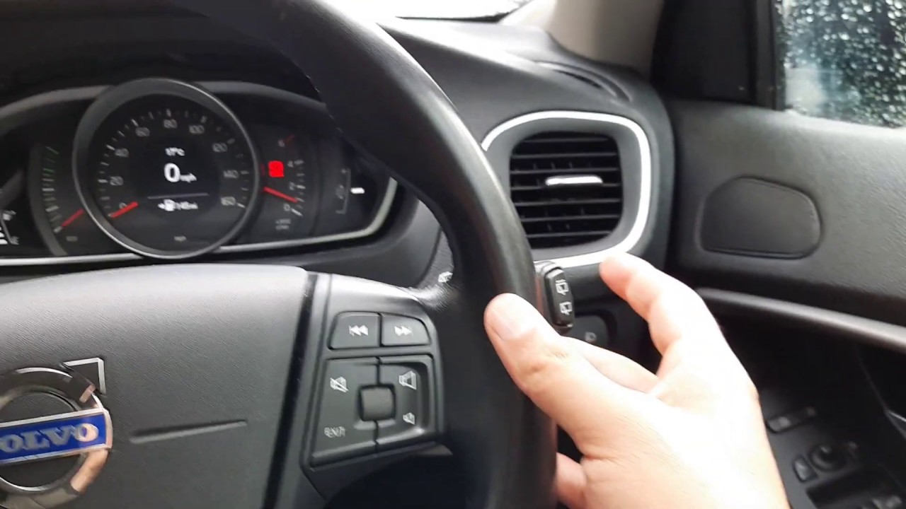 Volvo v40 windscreen wiper problems YouTube