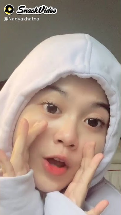 Snack vidio una cewek cantik    pipi kek moci