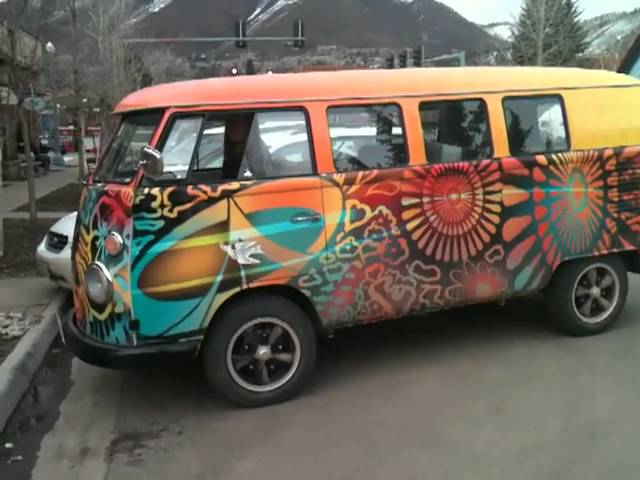 Nodig uit emotioneel botsing Watch The Hippie VW Bus Go! - YouTube