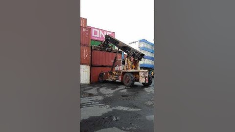 Kalmar Reach stacker with a tilting spreader for container handling