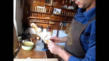 Bending and fixing on the violin ribs.