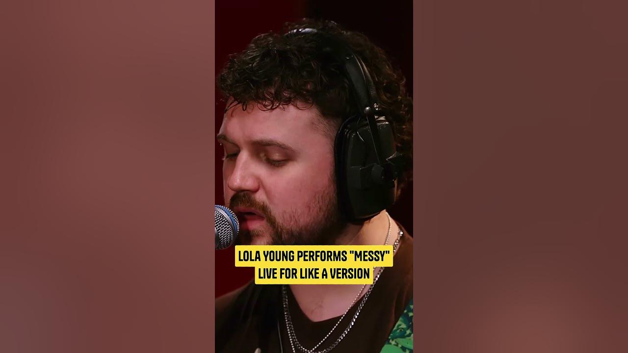Lola Young Performs "Messy" Live