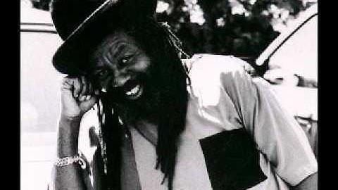 U-Roy   -  Wake The Town