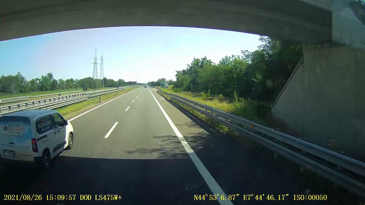 Włoski temperament...dobrze, ze go z drogi nie zepchnął za to, że lewym pasem jechał