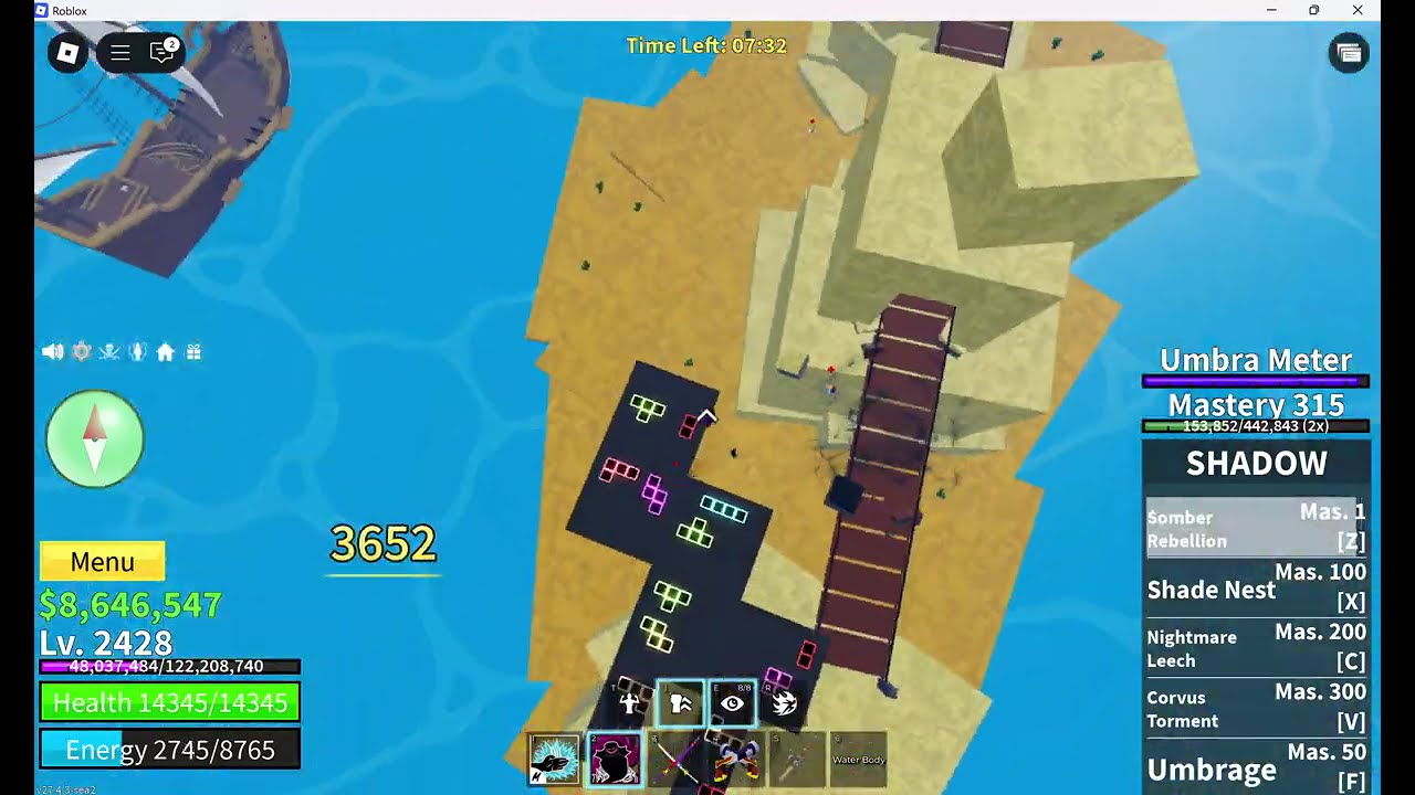 3 players doing a light raid with different fruits. (Btw one of the left)