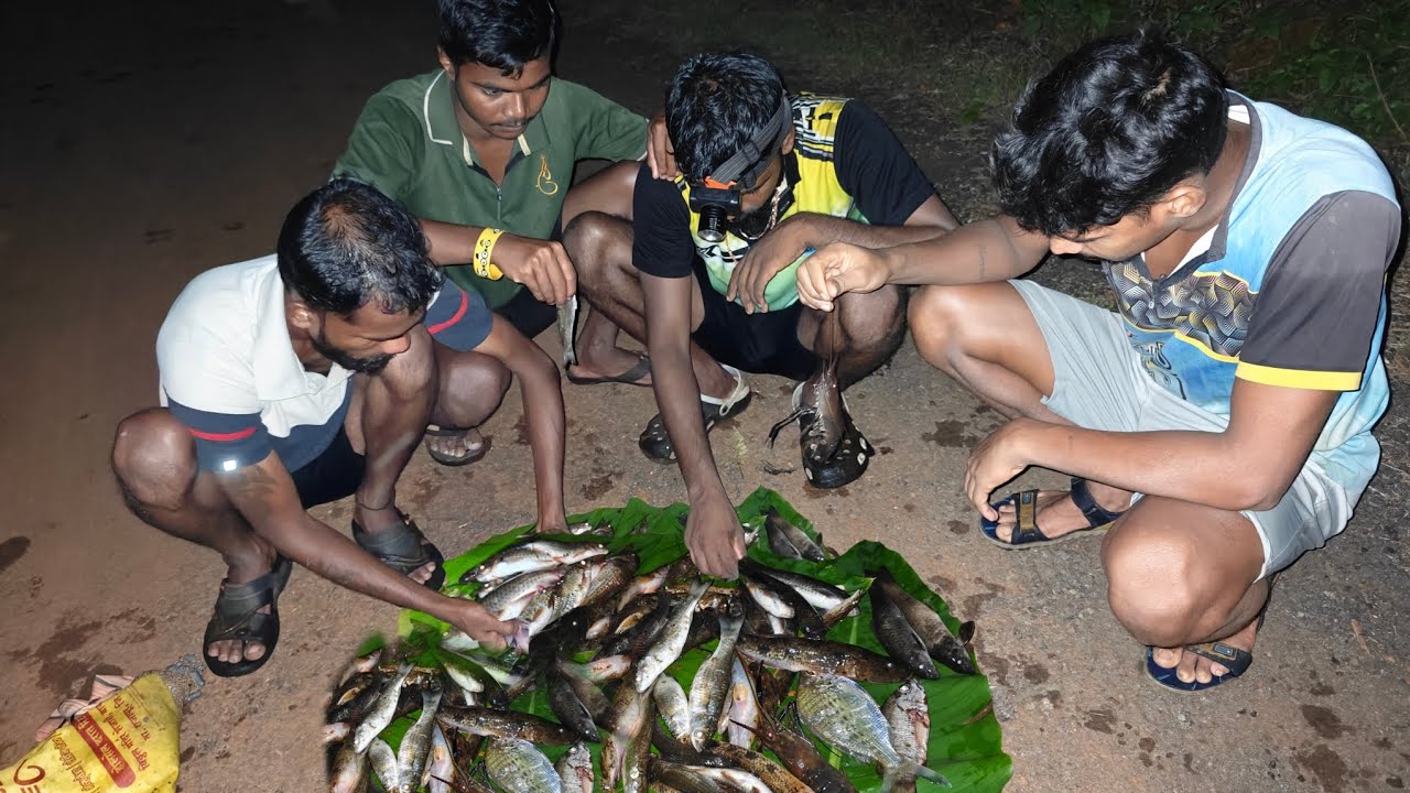 पावसाळ्यातील नदीमधल्या मासेमारीची धम्माल , रात्रीची तुफान मासेमारी | Traditional  fishing @Tejagurav