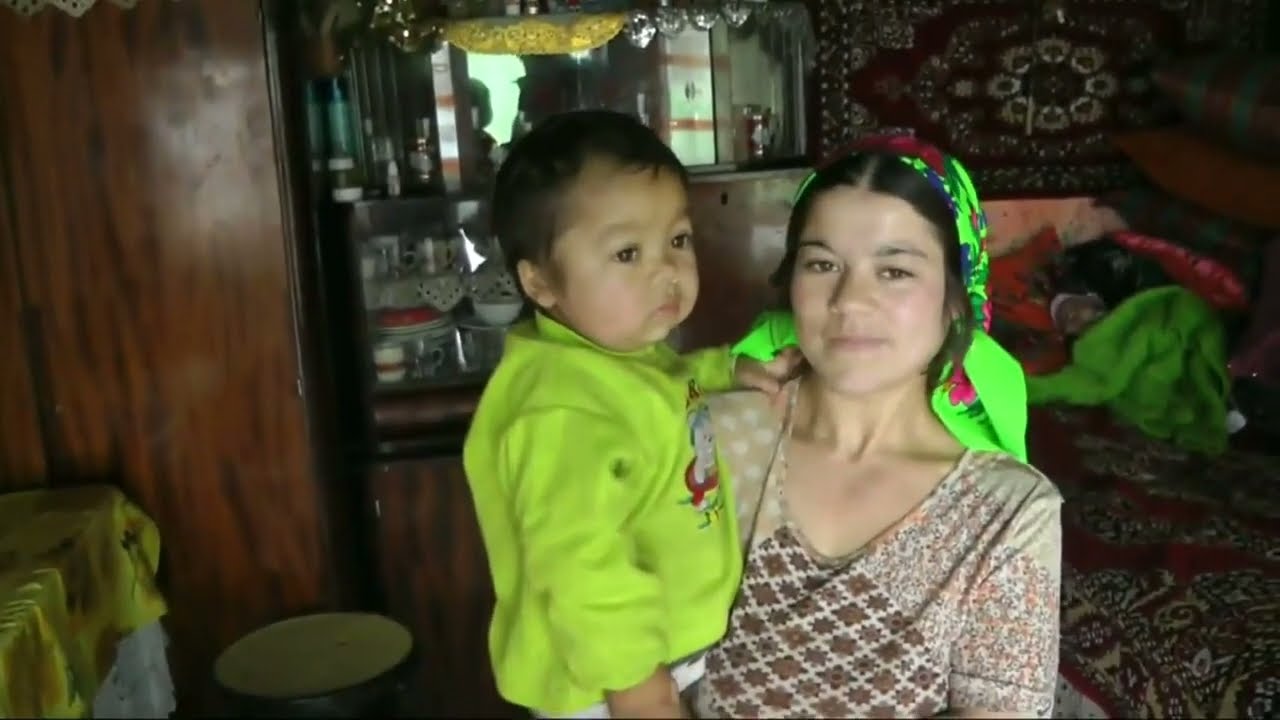 Elképesztő szegénység és gazdagság. Omladózó putrik és giccses paloták. Éhező iskolázatlan gyermekek