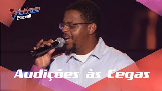 Thiago Garcia sings &quot;Outono&quot; in the Blind Auditions | The Voice Brazil | 13ª season