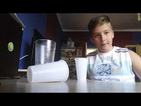 Videó: Hogyan Készítsünk Kígyót Műanyag Poharakból