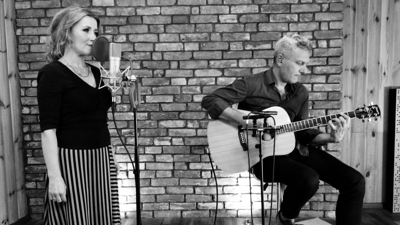 Viola Brzezińska - Powietrzem moim jest (Acoustic Live Version)