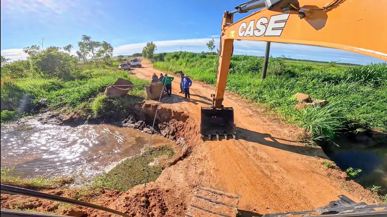 FECHANDO CANAL PARA ARRUMAR PONTE // Escavadeira hidráulica 