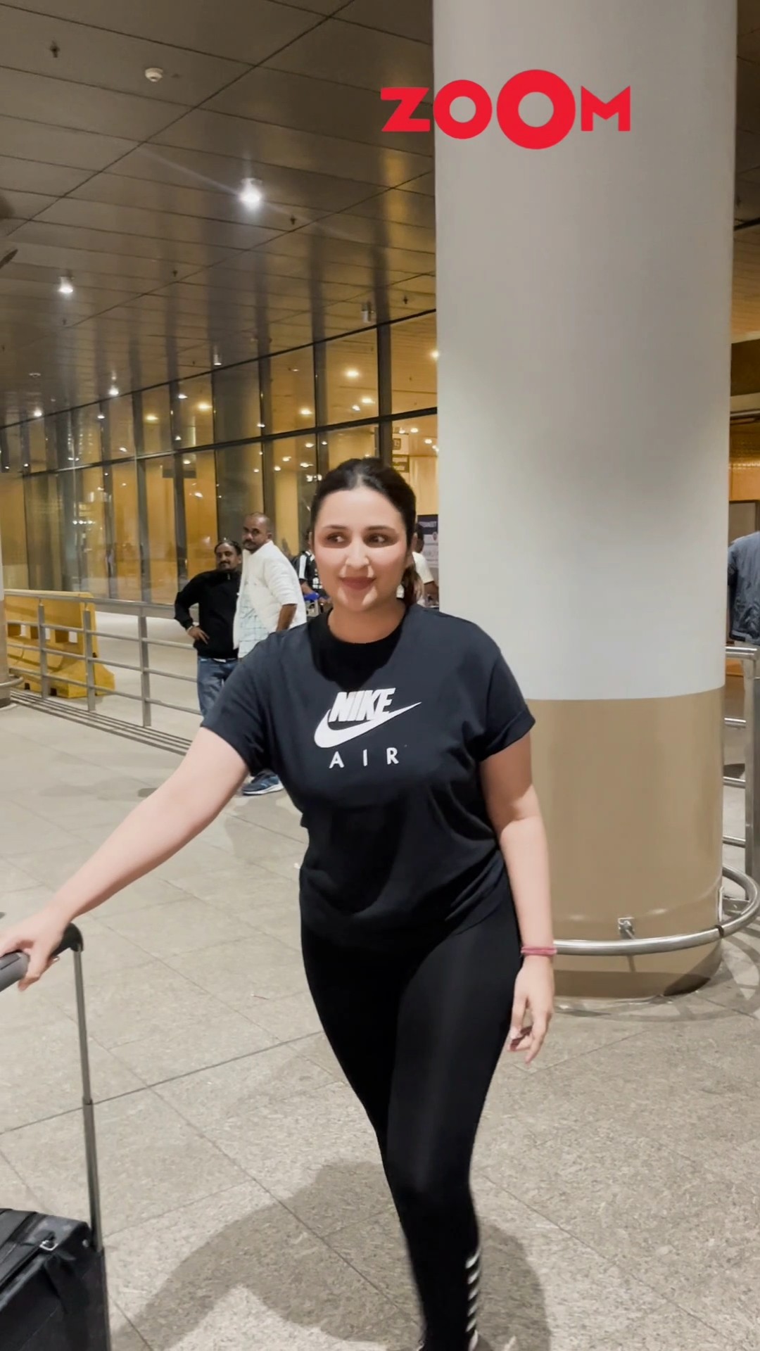 Parineeti Chopra SHINES in effortless style at the airport ? #parineetichopra #shortvideo