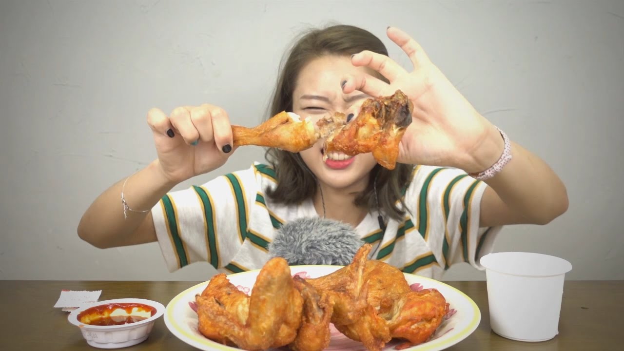 [한국어 ASMR] 또봉이 통닭 먹으며 수다떨기, Chicken eating sound with ear to ear whispering!