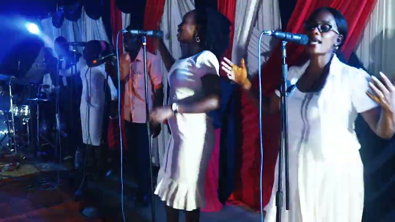 Evangelist Arnold Munga singing Ariyeniferera
