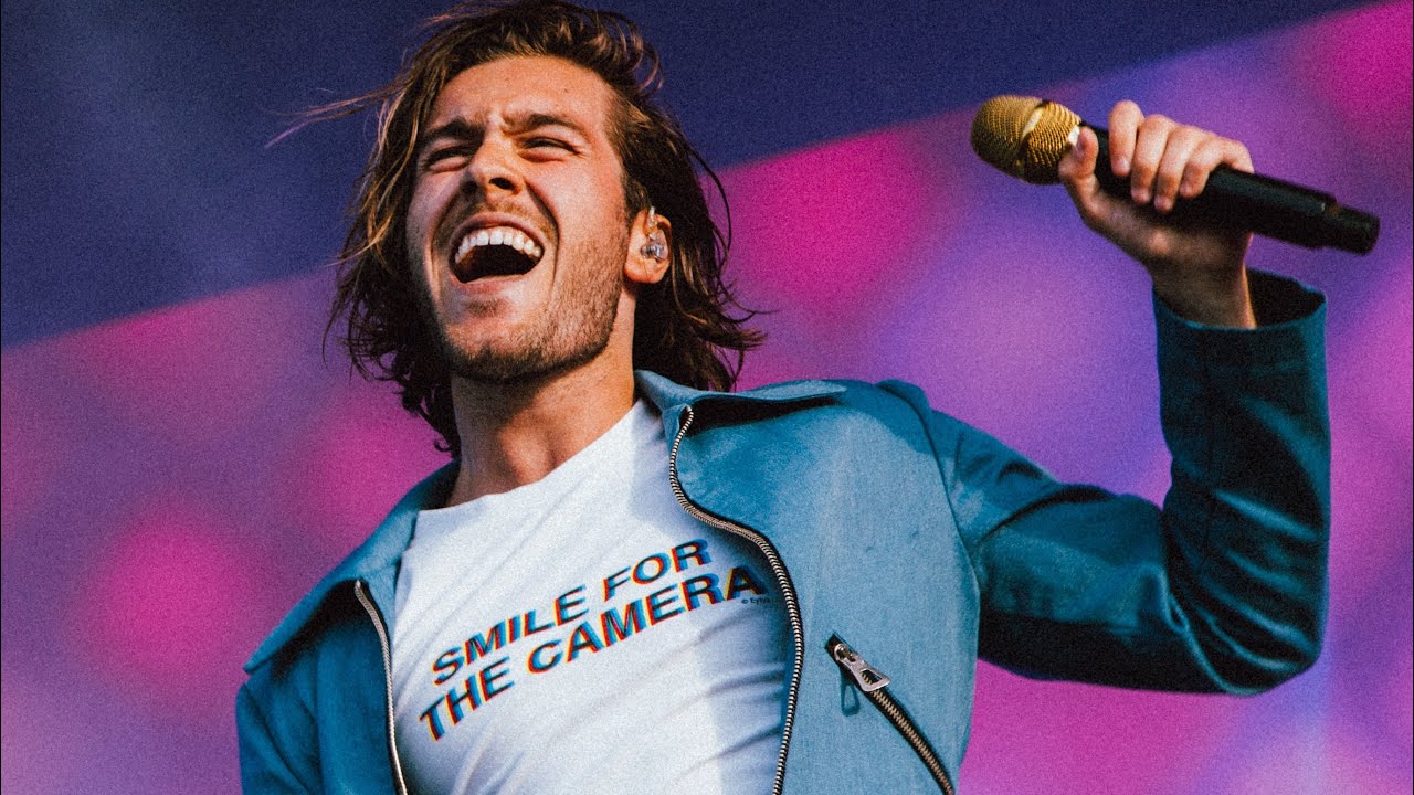 Smile by benjamin ingrosso! A singing, not the best but enjoy! - YouTube
