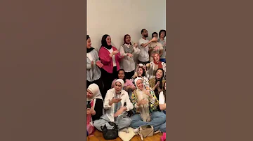 في احساس ماليني وفي ودموع في عيني 