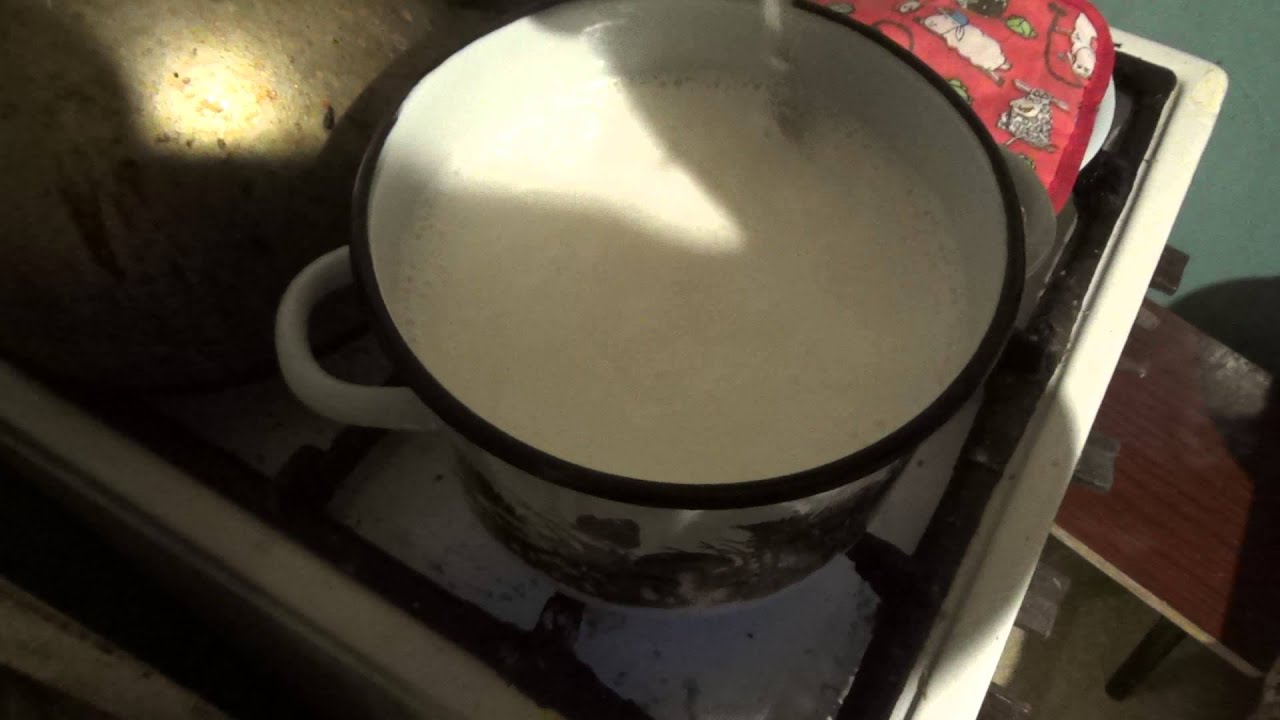 Варить 10 часов. Суп вермишелевый в кастрюле. Плитка молочного улуна который варится с молоком. Суп молочный в кастрюле в больничный пищеблок.