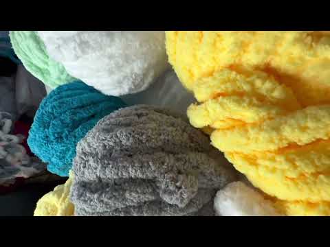 Пряжа товста плюшева для в'язання пледів, кардиганів, килимків, лежанок для тварин, іграшок., видео 1