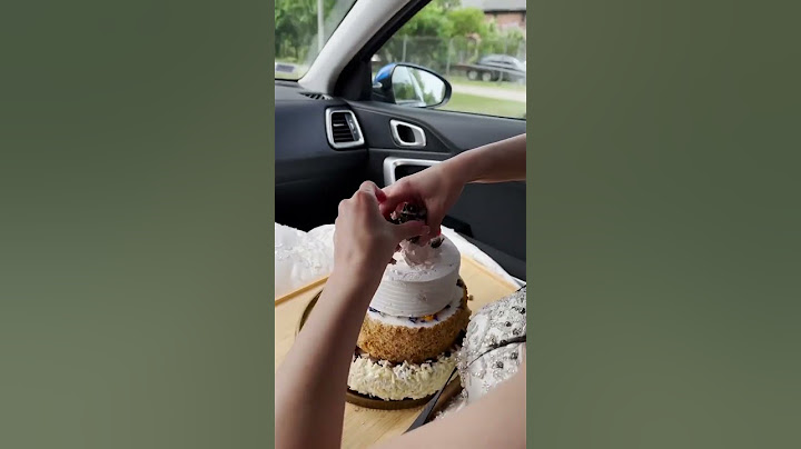 Bride Turns Taxi into Mobile Bakery for On-the-Go Wedding Cake 🎂