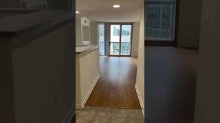 2H - 1050 sq ft 2 br/2ba w/ fireplace and balcony!