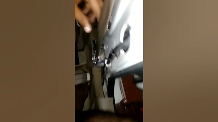 Unlock stucked car seat belt in 32 seconds