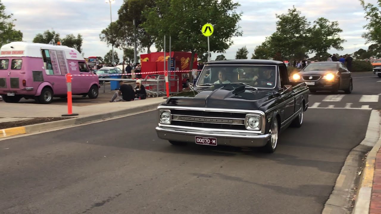 Cars leaving car show Melbourne Australia - YouTube