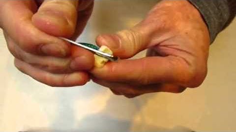 An easy way of removing umbilical cord clamp