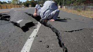 كيف تتصرف عند وقوع زلزال؟ معلومات هامة يجب أن تعرفها
