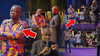 Wow 😮 The chair was too hot for Rev. Eastwood Anaba to sit on when Prophet Kofi Oduro was preaching