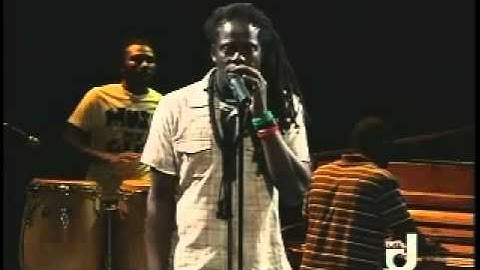 Richie Spice- earth a run red *LIVE*