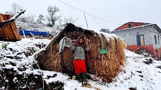 This is Himalayan life in Our Village||Nepal||Heavy Snow Fall in Our Village Happy life Time