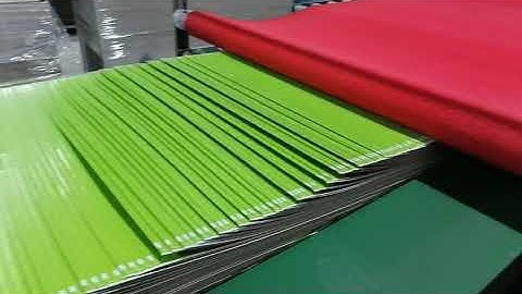 Flute laminator with auto stacker running the perfect product.