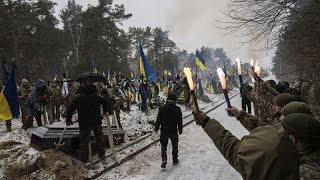 En Ukraine, un bref répit pour enterrer les morts après les bombardements russes