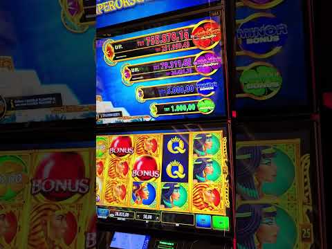 MASSIVE ROLL!! GOING CRAZY AT THE CRAPS TABLE IN LAS VEGAS!!