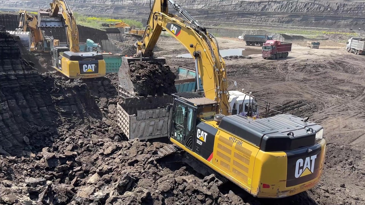 Four Excavators in Action – CAT 352F, Liebherr 974 & 964 Loading Ore at Large Mining Site -Ascon LTD
