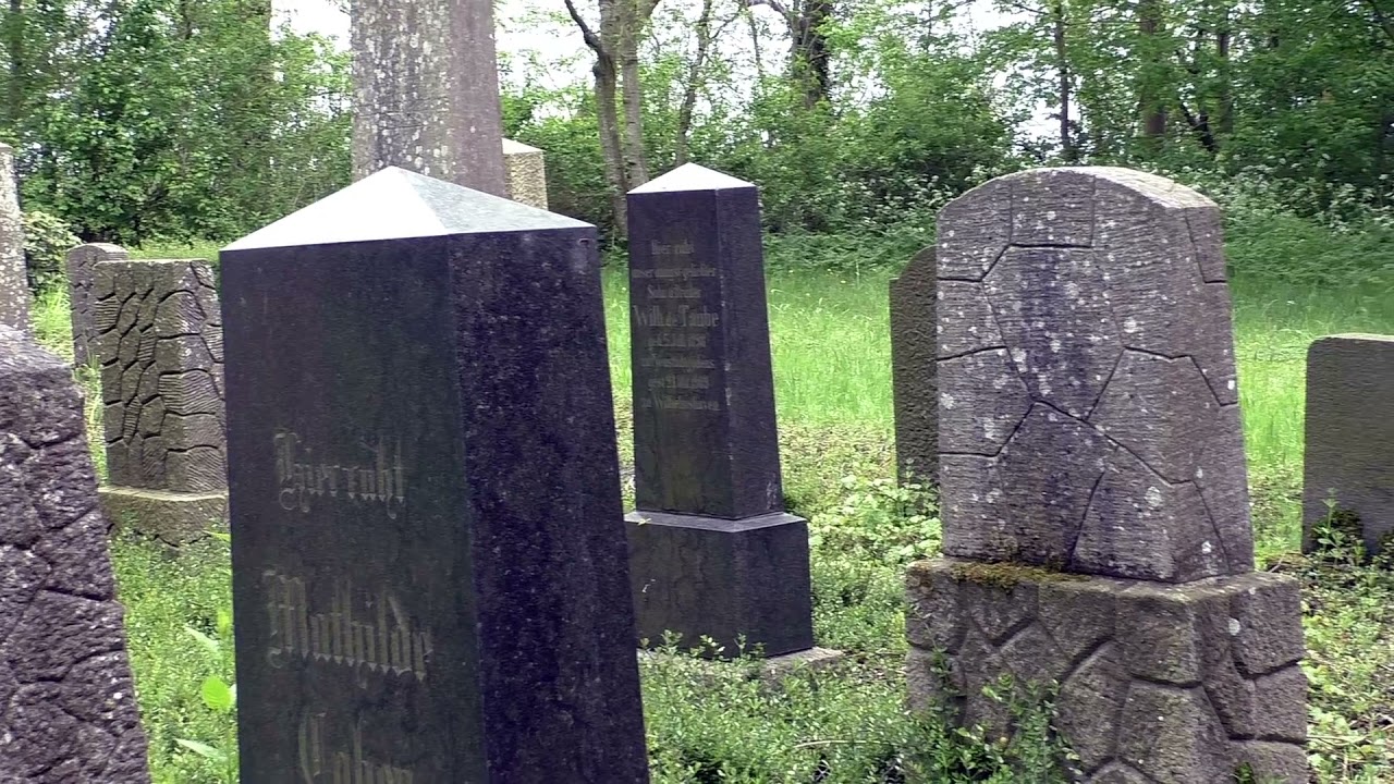 Jüdische Grabsteine als Panzersperren? Vers.1.3