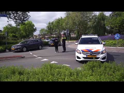 Tiener Niels wordt genegeerd als die verkeer regelt bij ongeval
