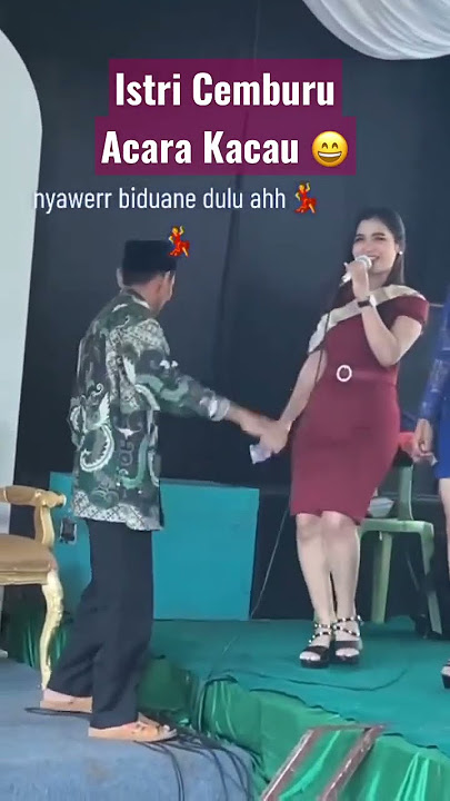 Viral ! Istri CEMBURU Lihat Suami Nyawer Di Resepsi Nikah Anaknya. 😄 #nyawer #istrimarah #cemburu